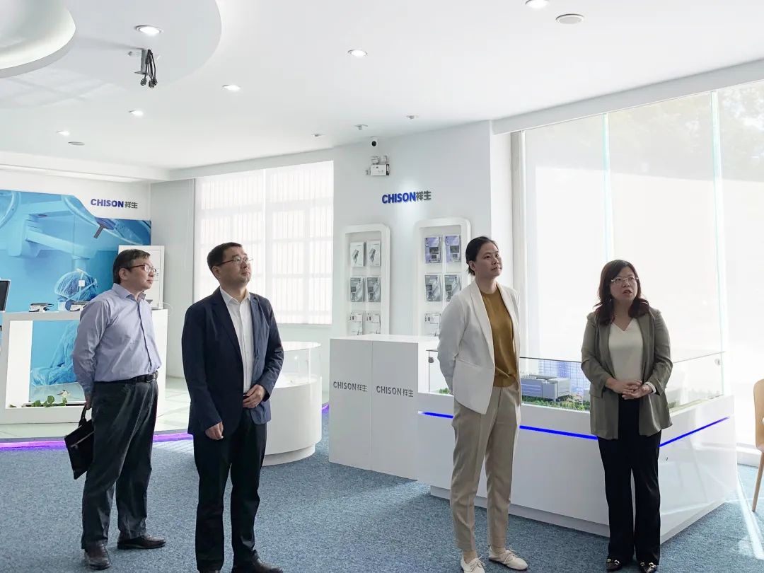 新吴区委副书记李芬一行莅临ag贵宾厅医疗调研