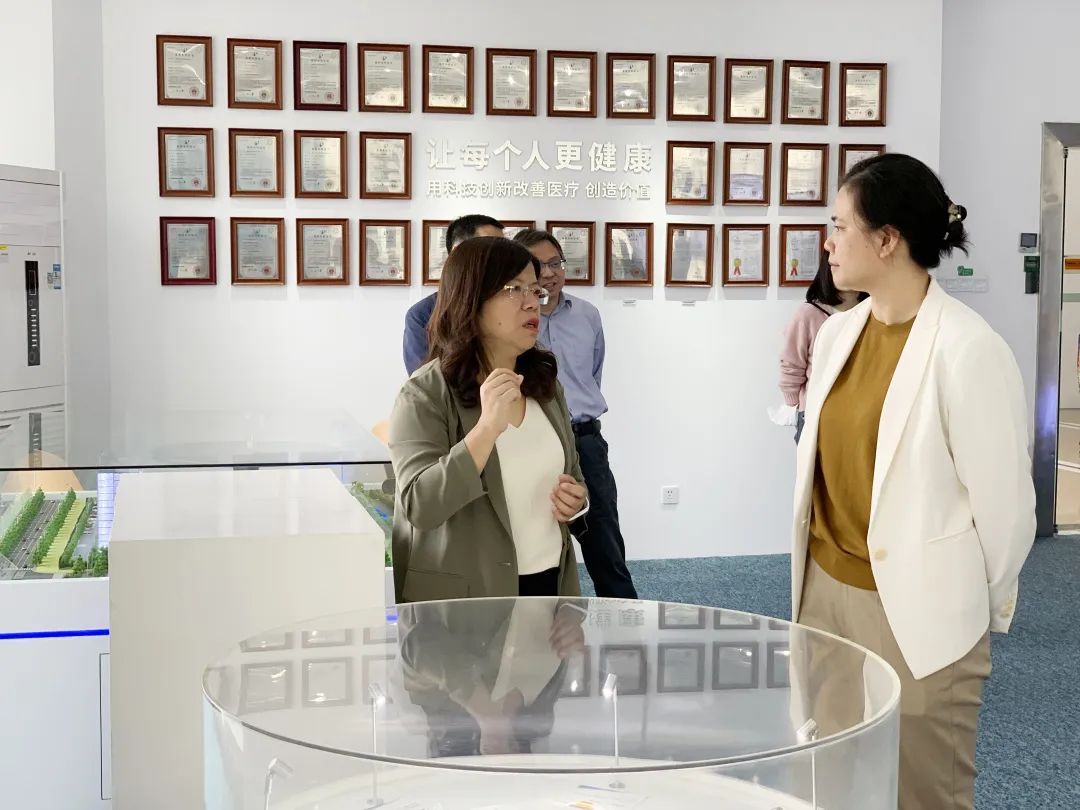 新吴区委副书记李芬一行莅临ag贵宾厅医疗调研